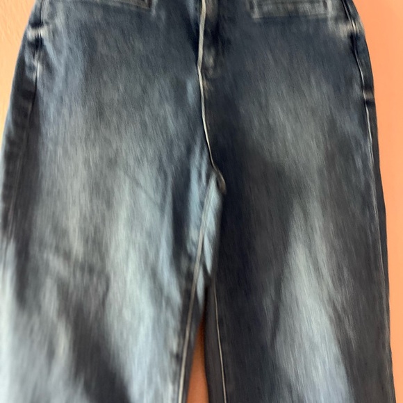 wide-leg cropped jeans . - Picture 15 of 16